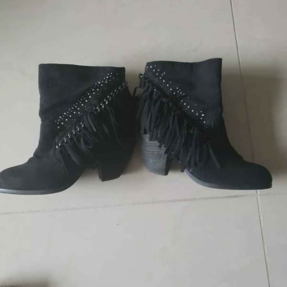 Not rated womens black suede Fringe boots Size 9.5 condition is like new - Picture 2 of 4